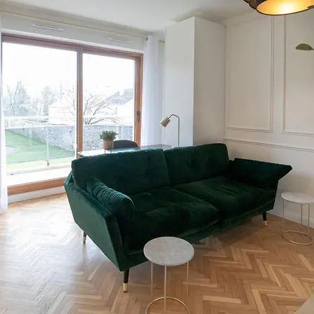 The - Quiet And Fully Equipped High-end With Parking Apartment